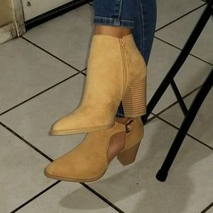 Qupid Fashion Ankle Booties Size 10